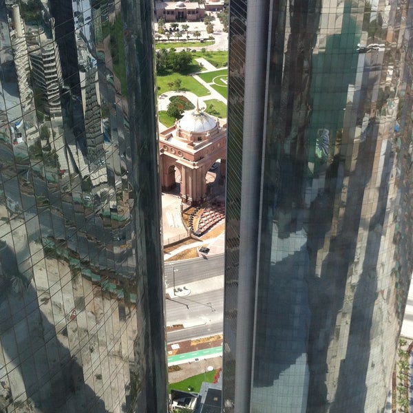 Foto scattata a Conrad Abu Dhabi Etihad Towers da Ahmed A. il 5/3/2013