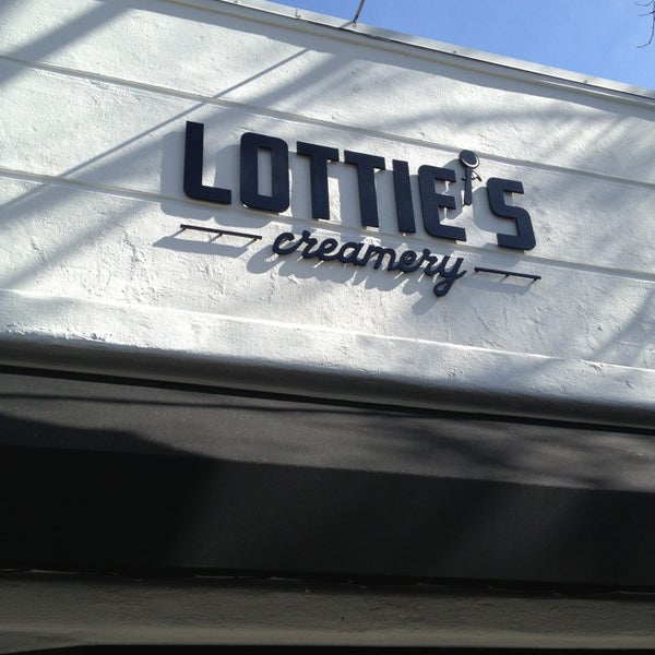 รูปภาพถ่ายที่ Lottie&#39;s Creamery โดย Frannie F. เมื่อ 2/23/2013