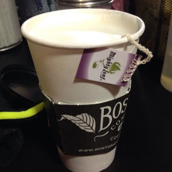 Das Foto wurde bei Boston Common Coffee Company von AlohaKarina 🌺🌈🏝 am 12/30/2014 aufgenommen