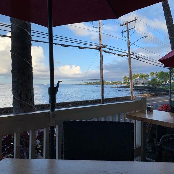 Photo prise au Island Lava Java Bistro &amp; Grill par AlohaKarina 🌺🌈🏝 le4/15/2019