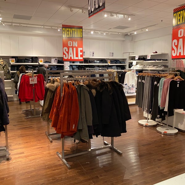 Gap west discount towne mall