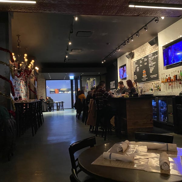 12/21/2019 tarihinde Rush C.ziyaretçi tarafından DMK Burger Bar'de çekilen fotoğraf