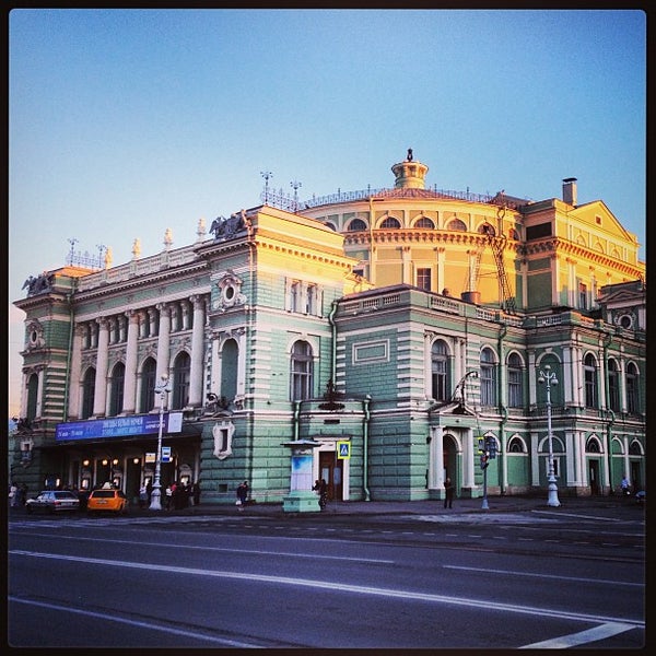 Театральная площадь спб
