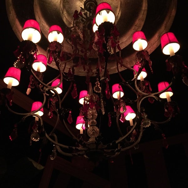 รูปภาพถ่ายที่ Ella Lounge โดย Cesar A. เมื่อ 11/14/2014