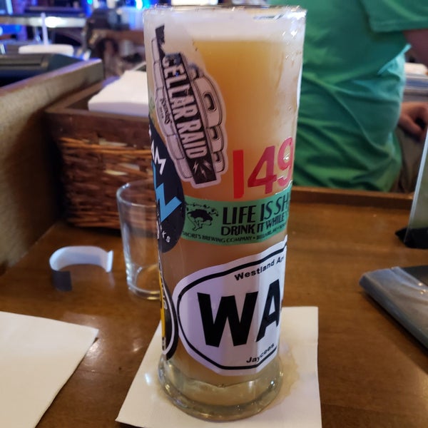 Photo taken at Ashley&#39;s Beer &amp; Grill of Westland by Wendy T. on 9/5/2019