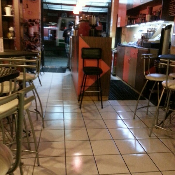 4/3/2013 tarihinde Rocio A.ziyaretçi tarafından La Buena Taza de Café'de çekilen fotoğraf
