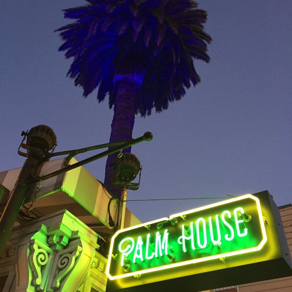 Foto tirada no(a) Palm House por David L. em 1/28/2017