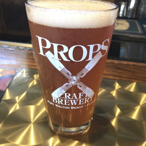 Foto tirada no(a) Props Brewery and Grill por C F. em 7/1/2019