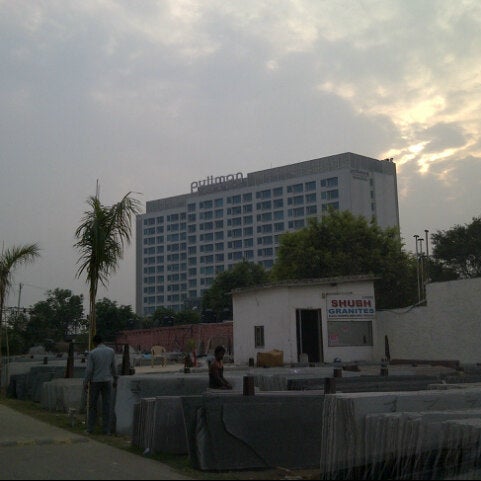 รูปภาพถ่ายที่ Le Méridien, Gurgaon โดย Jason เมื่อ 12/12/2012