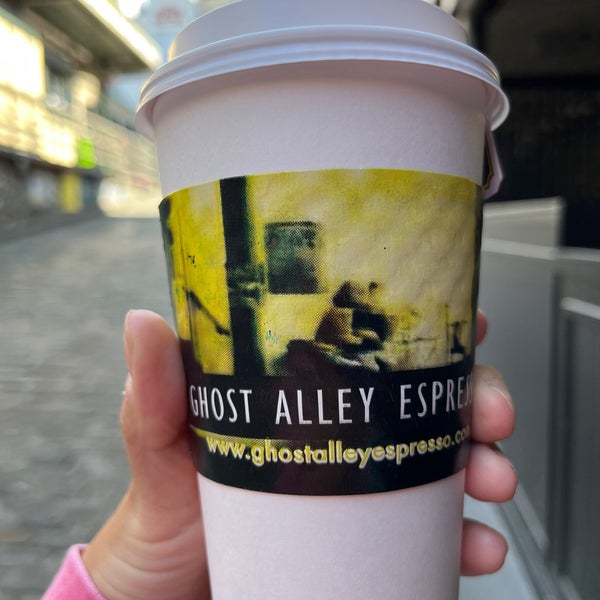 7/5/2022 tarihinde Maddy B.ziyaretçi tarafından Ghost Alley Espresso'de çekilen fotoğraf
