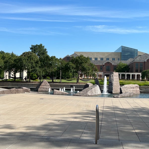 Broyhill Fountain College Quad in Lincoln