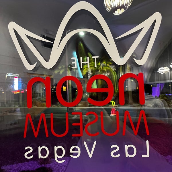Foto diambil di The Neon Museum oleh Maddy B. pada 1/3/2023