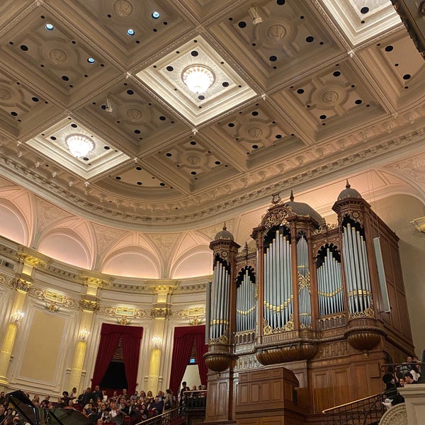 รูปภาพถ่ายที่ Het Concertgebouw โดย Seden A. เมื่อ 5/25/2022