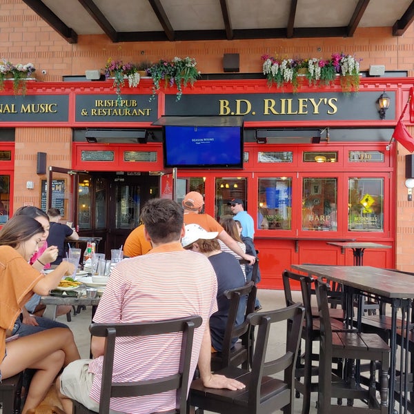 Foto tirada no(a) B.D. Riley&#39;s Irish Pub at Mueller por A G. em 10/6/2018