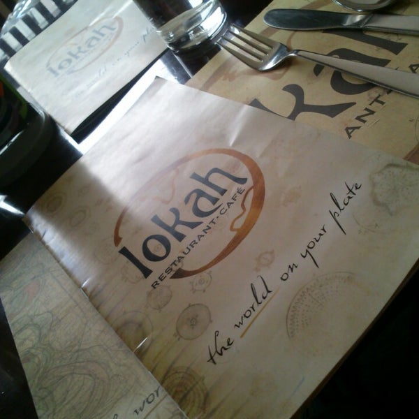 Foto tomada en Lokah Restaurant and Café  por Denow C. el 1/17/2014