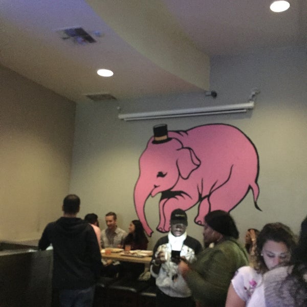 2/25/2017에 Ashley M.님이 The Pink Elephant에서 찍은 사진