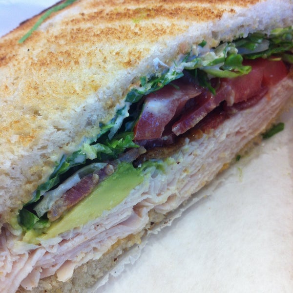รูปภาพถ่ายที่ Crave Sandwiches โดย Jeff G. เมื่อ 5/1/2013