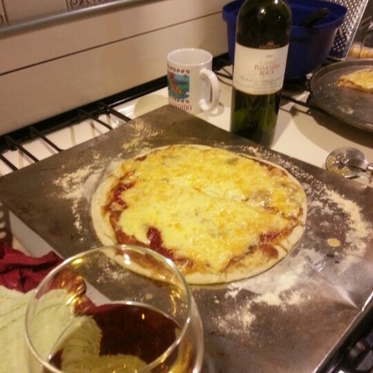 Tres quesos, chorizi pamplona, salsa a base de vino capris plemenito, queso cabrales y un gran moscatel