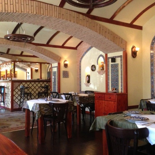 Foto tirada no(a) Restaurant &quot;Samarkand&quot; por Yunusov S. em 6/30/2013