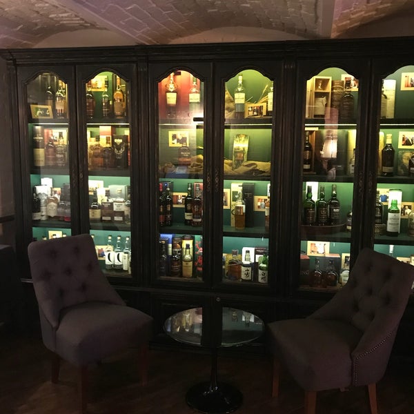 Das Foto wurde bei Whisky Rooms von Olga am 3/29/2018 aufgenommen