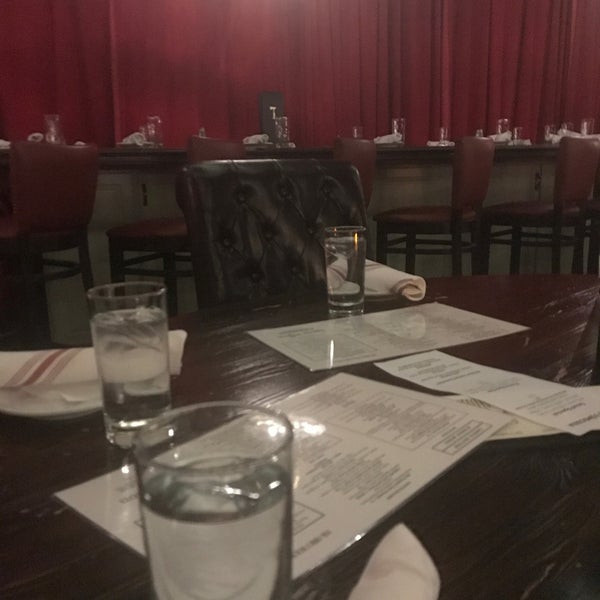 รูปภาพถ่ายที่ Carrie Nation Restaurant &amp; Cocktail Club โดย Abdullah เมื่อ 10/10/2019