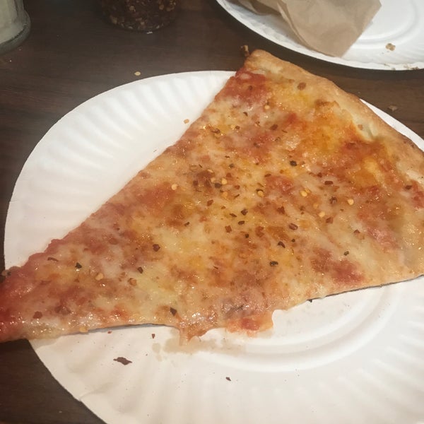 Foto scattata a Champion Pizza da Abdullah il 8/23/2019