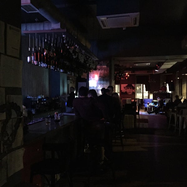 12/27/2014 tarihinde 最初のプロファイルziyaretçi tarafından Коммуналка / Kommunalka Bar &amp; Kitchen'de çekilen fotoğraf