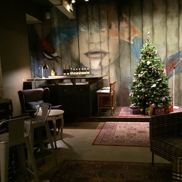 รูปภาพถ่ายที่ Коммуналка / Kommunalka Bar &amp; Kitchen โดย 最初のプロファイル เมื่อ 12/23/2014
