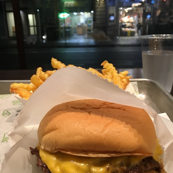 Photo taken at Shake Shack by Pec A. on 10/18/2017
