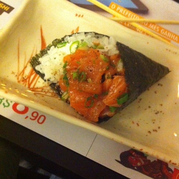 Photo taken at Oshi Sushi by Mainá a. on 6/2/2014