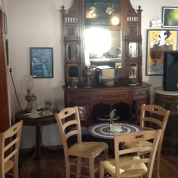 4/4/2013에 Adamos I.님이 Vintage Art Cafe에서 찍은 사진
