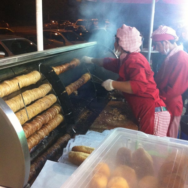 Foto tomada en Şençam Köftecisi  por Cagri K. el 5/13/2013