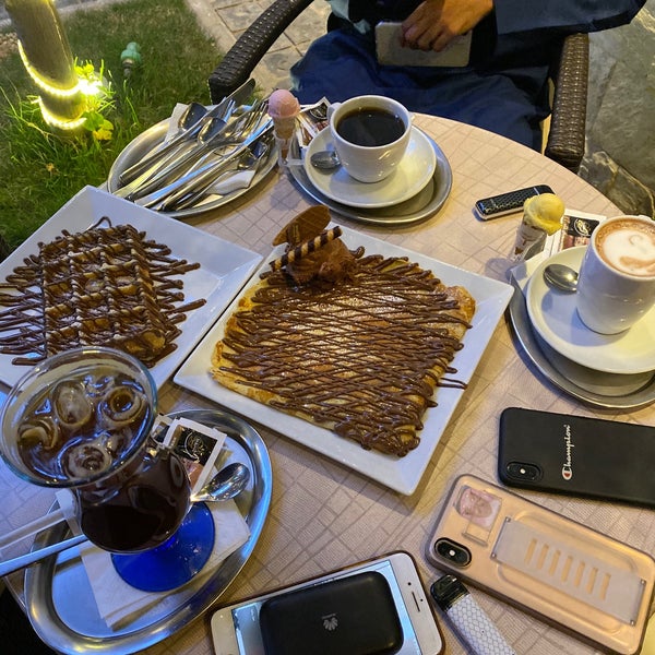 Foto tomada en La Luna Café  por Mohammed .. el 12/30/2019