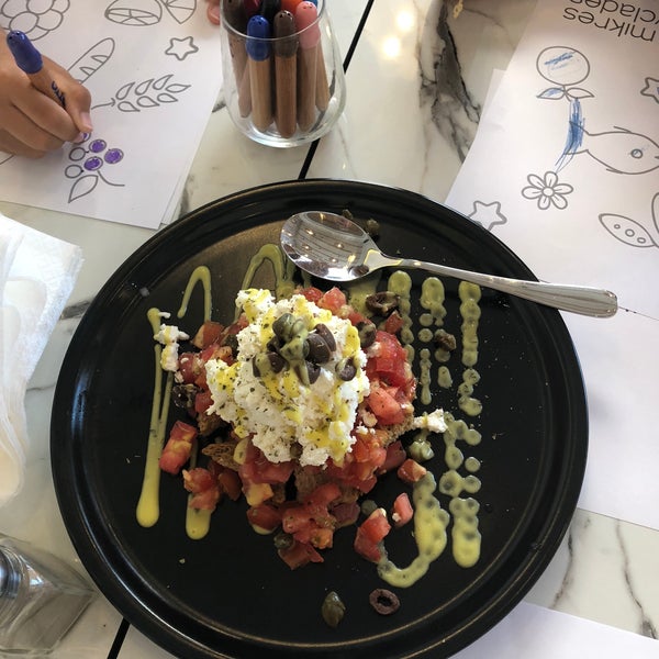 Dining with children? We offer baby highchairs as well as special sousplats with printed designs that kids can color with colored pencils, while enjoying their family dinner!
