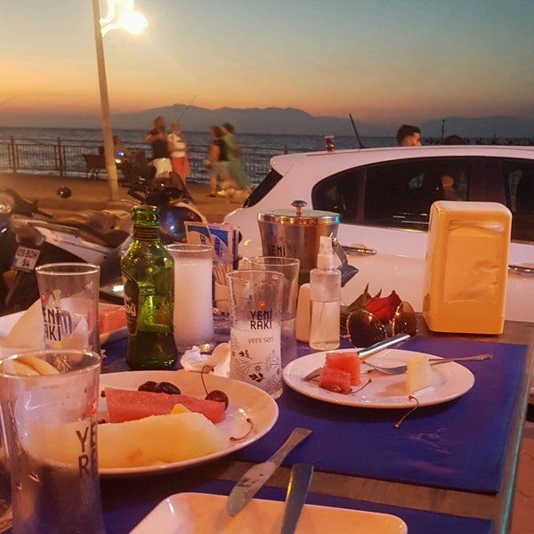 รูปภาพถ่ายที่ Mavi Balık&amp;Meze Restaurant โดย ♈ เมื่อ 7/19/2020