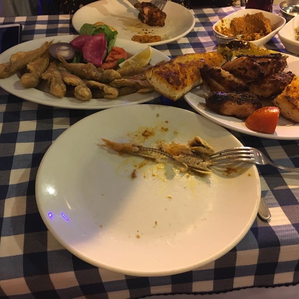 รูปภาพถ่ายที่ Sokak Restaurant Cengizin Yeri โดย DORAN เมื่อ 10/11/2019