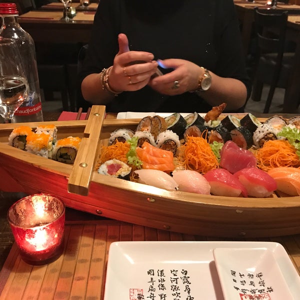 รูปภาพถ่ายที่ Tokyo Sushi โดย Margot T. เมื่อ 11/3/2017