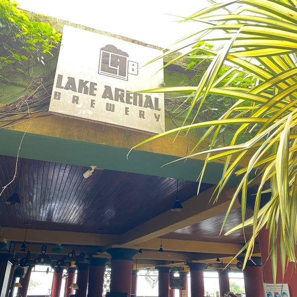 Foto tirada no(a) Lake Arenal Hotel &amp; Microbrewery por Tim V. em 11/18/2021
