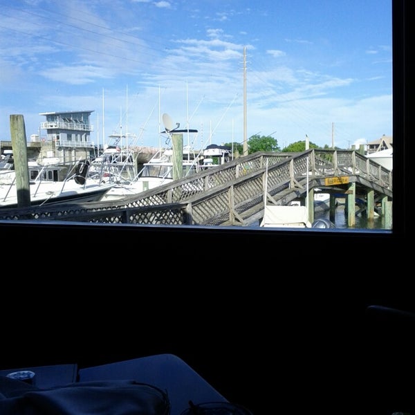 Das Foto wurde bei The Bridge Tender Restaurant von Steven am 6/21/2013 aufgenommen