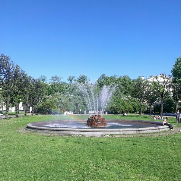 Парк у смольного