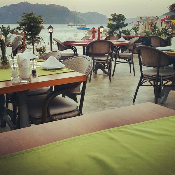 รูปภาพถ่ายที่ Demir Restaurant โดย Nazlı K. เมื่อ 9/8/2016