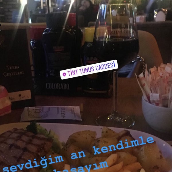 2/21/2019 tarihinde Selda I.ziyaretçi tarafından Tint Cafe Tunus'de çekilen fotoğraf