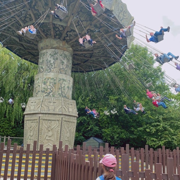 Photo taken at Chessington World of Adventures Resort by Mariam on 6/9/2022