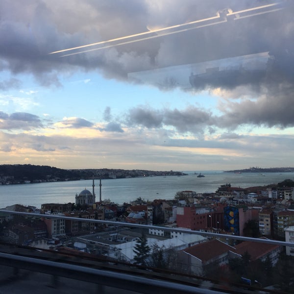 Снимок сделан в Босфорский мост пользователем Nevin V. 12/3/2016