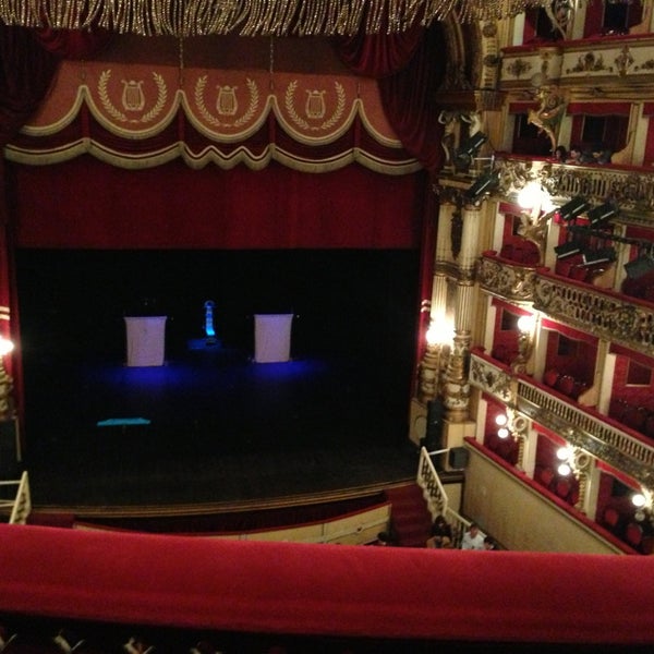 Das Foto wurde bei Teatro Bellini von Alfonso S. am 4/6/2013 aufgenommen