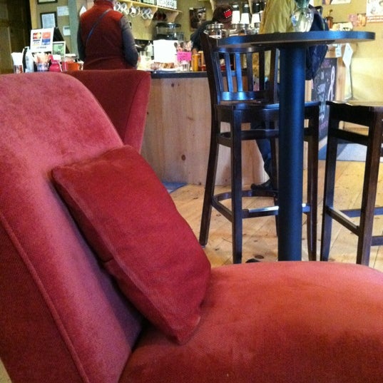 รูปภาพถ่ายที่ Zen Den Coffee Shop โดย Steve L. เมื่อ 10/27/2012