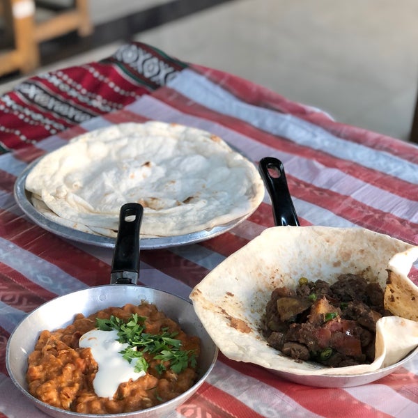 Foto diambil di Emmawash Traditional Restaurant | مطعم اموش oleh BASMAH.A pada 10/7/2022