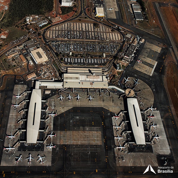 Photo taken at Brasilia Presidente Juscelino Kubitschek International Airport (BSB) by Aeroporto Internacional de Brasília / Presidente Juscelino Kubitschek (BSB) on 1/6/2015