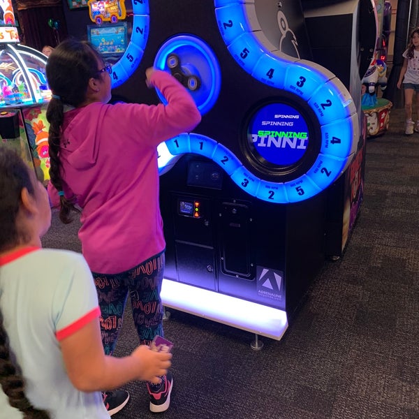 Chuck E. Cheese 2 tips