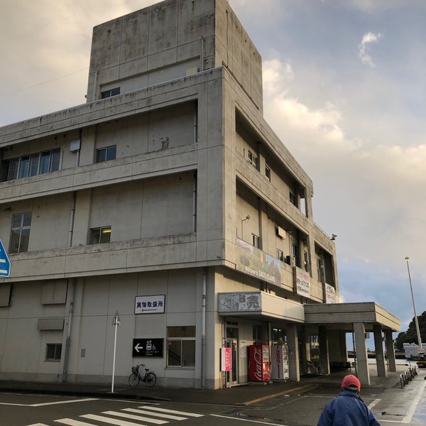 Photos A 佐渡汽船 小木港ターミナル Gare Maritime Photos A 佐渡汽船 小木港ターミナル Gare Maritime